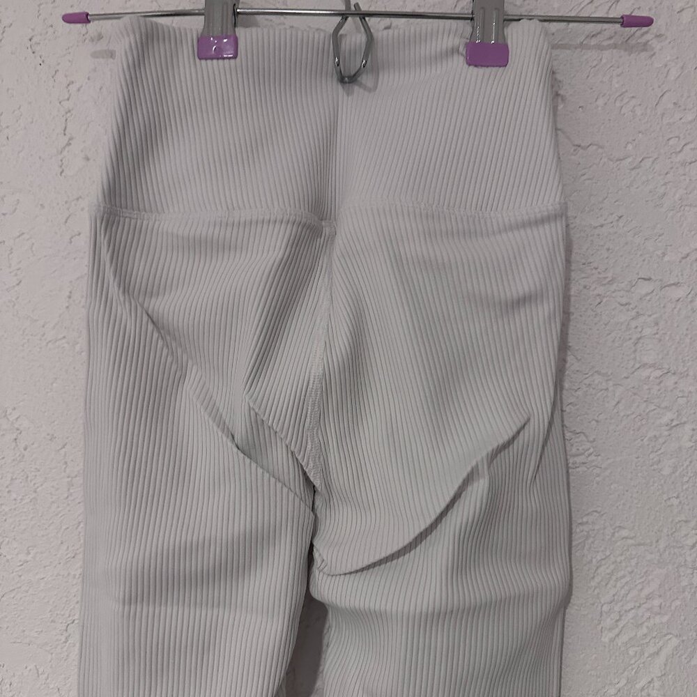 Pair 1 - Carbon38 Ivory Workout Leggings – Size XS – Sleek & Sculpting - White - Picture 4 of 8